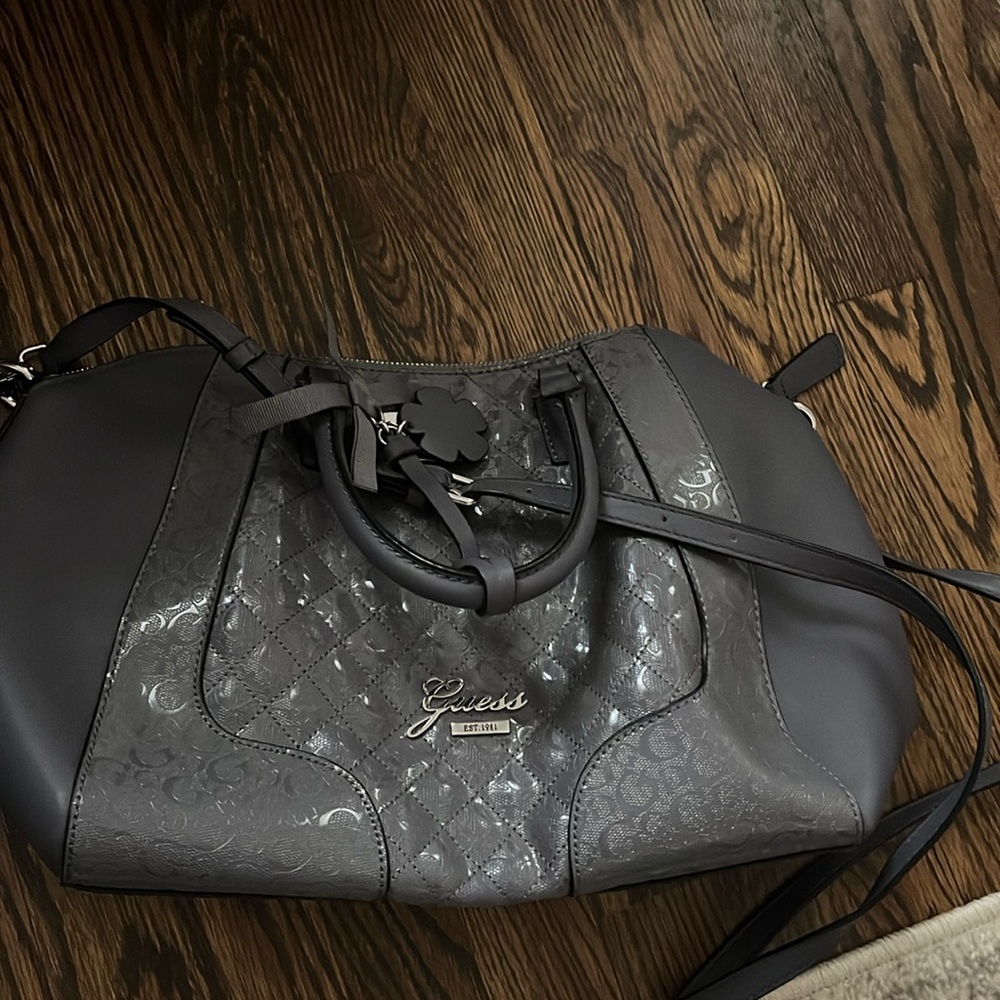 Looks brand new! Gray Guess purse